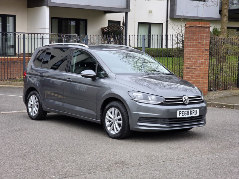 2018 Volkswagen Touran 1.2 Tsi Se MPV 5dr Petrol Manual Euro 6 (s/s) (110 Ps) in Grey — image 1