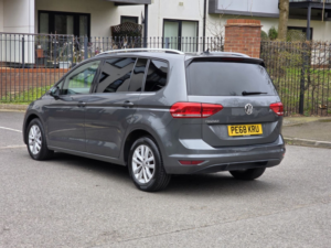2018 Volkswagen Touran 1.2 Tsi Se MPV 5dr Petrol Manual Euro 6 (s/s) (110 Ps) in Grey — image 4