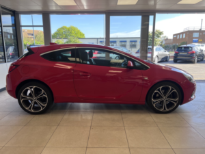 2017 Vauxhall Astra Gtc 1.4 I Turbo Limited Edition in Red — image 4