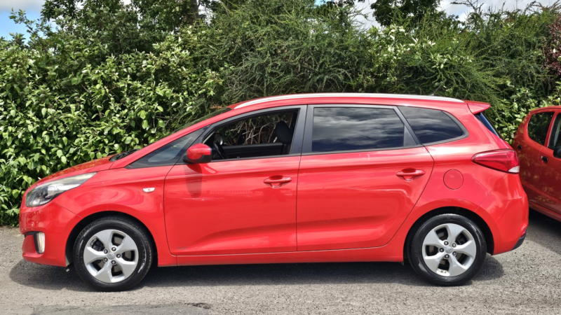 2015 Kia Carens 1.6 Gdi Ecodynamics Sr7 in Red — image 1