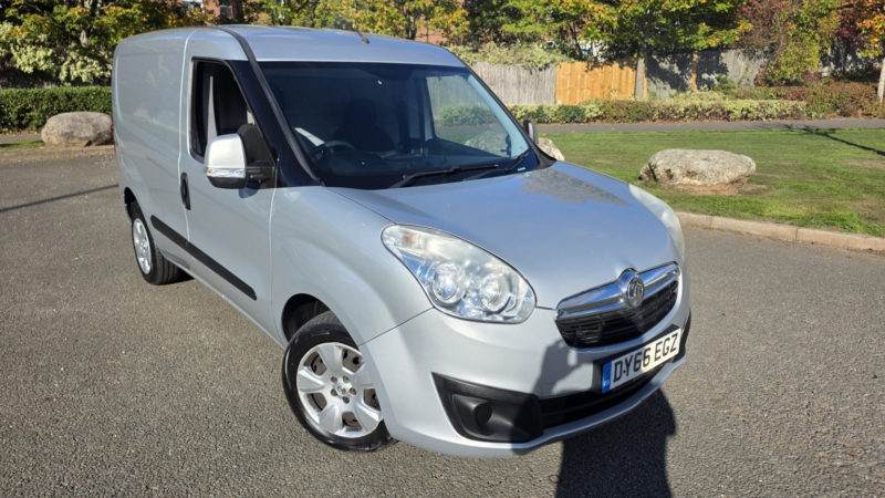 2016 Vauxhall Combo 1.3 Cdti 2000 16v Sportive in Silver — image 1