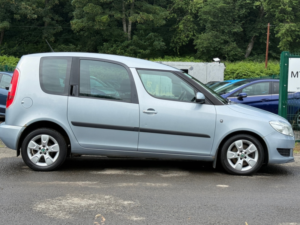 2011 Skoda Roomster 1.6 Tdi Se MPV 5dr Diesel Manual Euro 5 (90 Ps) in Blue — image 4
