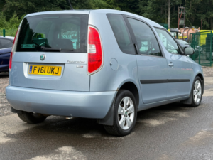 2011 Skoda Roomster 1.6 Tdi Se MPV 5dr Diesel Manual Euro 5 (90 Ps) in Blue — image 5