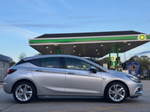 2018 Vauxhall Astra 1.4i Turbo Sri Nav Euro 6 5dr in Silver — image 3
