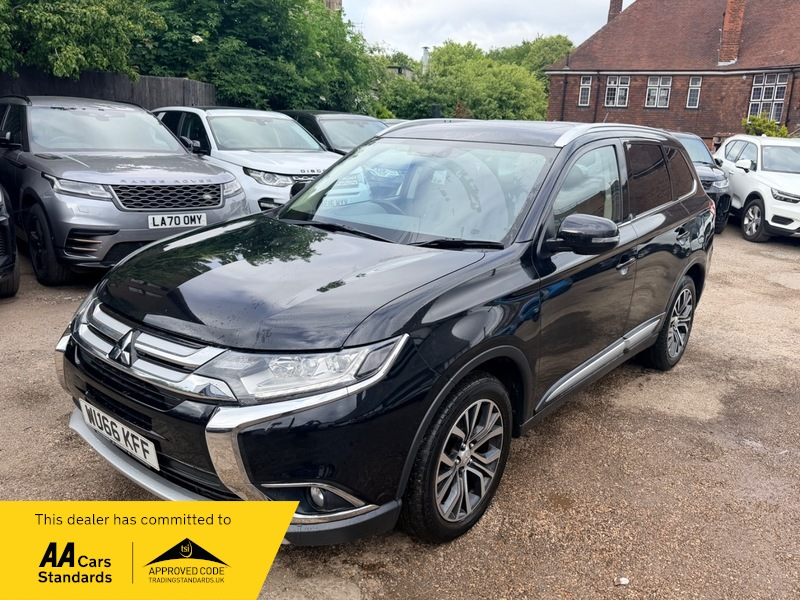 2016 Mitsubishi Outlander Di-D Gx 4 in Black — image 1