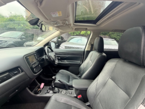 2016 Mitsubishi Outlander Di-D Gx 4 in Black — image 3