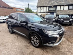 2016 Mitsubishi Outlander Di-D Gx 4 in Black — image 4
