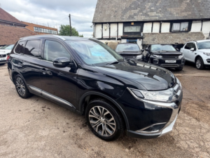2016 Mitsubishi Outlander Di-D Gx 4 in Black — image 5