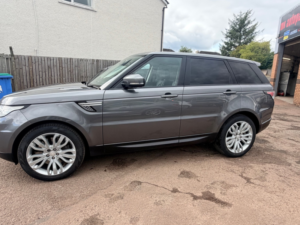 2015 Land Rover Range Rover Sport 3.0 Sd V6 Hse in Grey — image 5