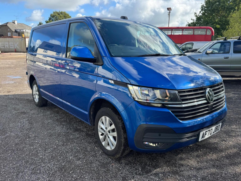 2020 Volkswagen Transporter 2.0 Tdi T28 Highline Fwd Swb Euro 6 (s/s) 5dr in Blue — image 1