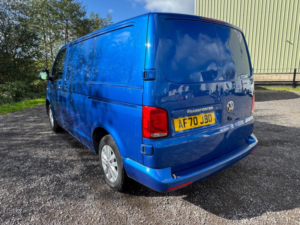 2020 Volkswagen Transporter 2.0 Tdi T28 Highline Fwd Swb Euro 6 (s/s) 5dr in Blue — image 5
