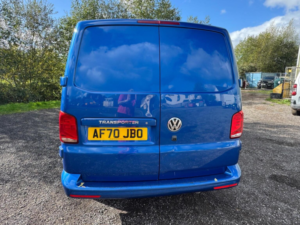 2020 Volkswagen Transporter 2.0 Tdi T28 Highline Fwd Swb Euro 6 (s/s) 5dr in Blue — image 6