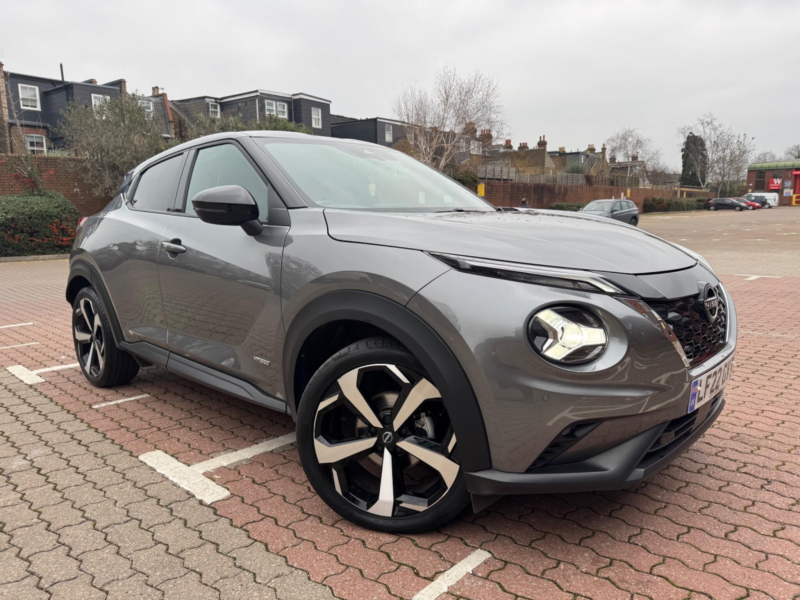 2022 Nissan Juke 1.6 Tekna Auto Euro 6 5dr in Grey — image 1