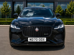 2021 Jaguar F-Pace 2.0 D200 Mhev R-Dynamic Se Auto AWD Euro 6 (s/s) 5dr in Black — image 2