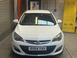 2014 Vauxhall Astra 1.6 16v Elite Euro 5 5dr in White — image 5