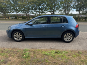 2015 Volkswagen Golf 1.2 Tsi Bluemotion Tech S in Blue — image 6