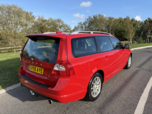 2009 Volvo V70 2.4 D5 R-Design Se in Red — image 3