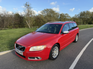 2009 Volvo V70 2.4 D5 R-Design Se in Red — image 6
