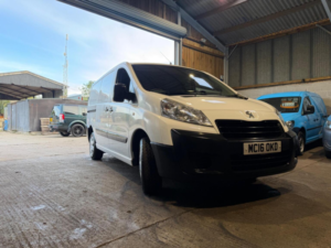 2016 Peugeot Expert 2.0 Hdi L2 H1 4dr in White — image 2