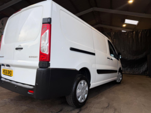 2016 Peugeot Expert 2.0 Hdi L2 H1 4dr in White — image 5