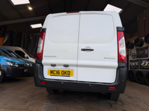 2016 Peugeot Expert 2.0 Hdi L2 H1 4dr in White — image 6