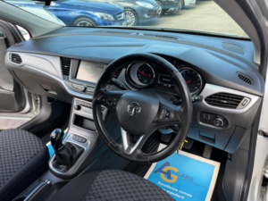2018 Vauxhall Astra 1.6 Cdti Ecotec Blueinjection Tech Line Nav Euro 6 (s/s) 5dr in Silver — image 3