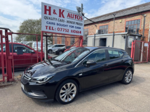 2017 Vauxhall Astra 1.4i Tech Line Euro 6 5dr in Black — image 2