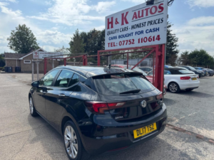 2017 Vauxhall Astra 1.4i Tech Line Euro 6 5dr in Black — image 4