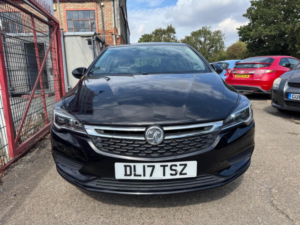 2017 Vauxhall Astra 1.4i Tech Line Euro 6 5dr in Black — image 5