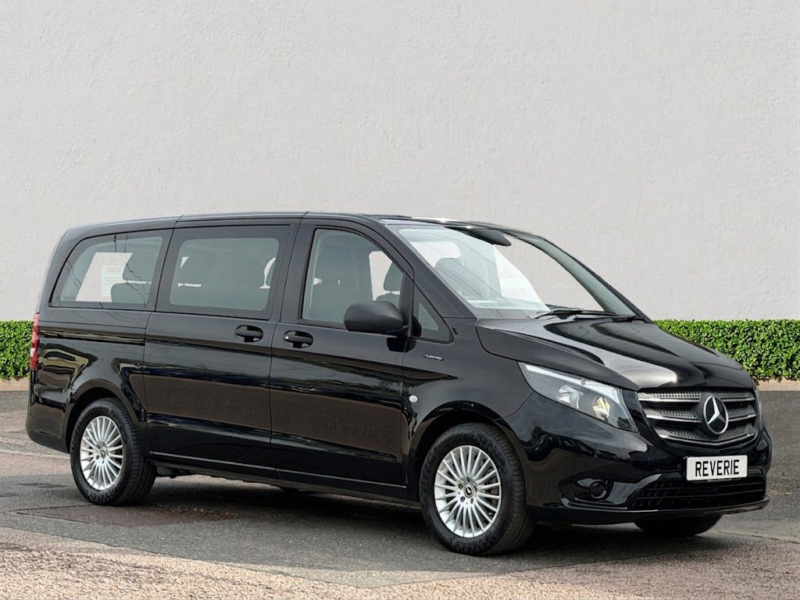 2022 Mercedes-Benz Evito 100kwh Pro Tourer Double Cab 5dr Electric Auto Fwd L2 (9seat) (204 Ps) in Black — image 1