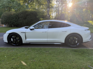 2021 Porsche Taycan Performance Plus 93.4kwh 4s in White — image 4