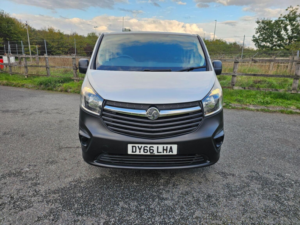 2016 Vauxhall Vivaro 1.6 Cdti 2900 Crew Van L2 H1 Euro 5 5dr (6 Seat) in Silver — image 3