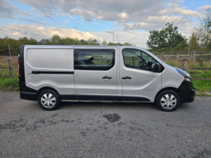 2016 Vauxhall Vivaro 1.6 Cdti 2900 Crew Van L2 H1 Euro 5 5dr (6 Seat) in Silver — image 5