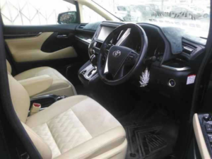 2015 Toyota Vellfire 2.5 V 2WD 8 Seats in Black — image 4