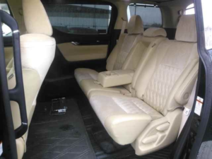 2015 Toyota Vellfire 2.5 V 2WD 8 Seats in Black — image 5