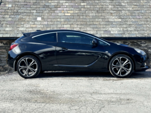 2017 Vauxhall Astra 1.4 Astra Gtc Limited Edition T S/s 3dr in Black — image 4