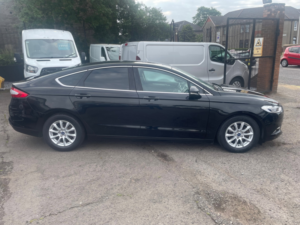 2017 Ford Mondeo 2.0 Tdci Zetec Hatchback 5dr Diesel Manual Euro 6 (s/s) (150 Ps) in Black — image 3