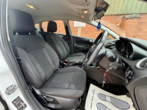 2015 Ford Fiesta 1.25 Zetec Euro 6 5dr in White — image 3