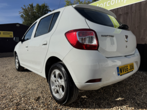 2016 Dacia Sandero 0.9 Laureate Tce 90 in White — image 4