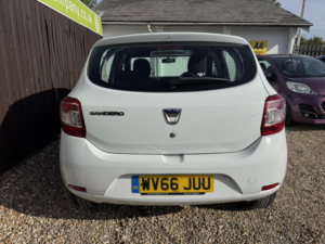 2016 Dacia Sandero 0.9 Laureate Tce 90 in White — image 5