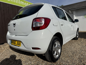 2016 Dacia Sandero 0.9 Laureate Tce 90 in White — image 6