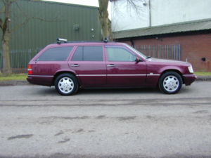 1995 Mercedes-Benz 320 Ref 8529 - Mercedes Benz W124 E320 Estate - Rhd - Ex Japan in Red — image 2