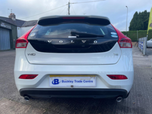 2015 Volvo V40 1.6 T4 Se Hatchback 5dr Petrol Powershift Euro 5 (s/s) (180 Ps) in White — image 4