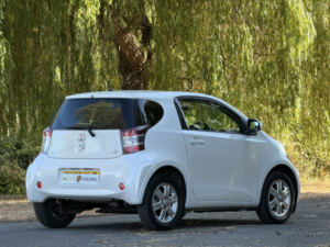 2009 Toyota Iq 1.0 Vvt-I in White — image 2