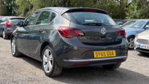 2015 Vauxhall Astra 1.4i Sri Euro 6 5dr in Grey — image 4