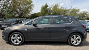 2015 Vauxhall Astra 1.4i Sri Euro 6 5dr in Grey — image 5