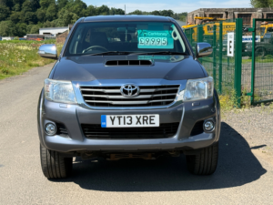 2013 Toyota Hilux 3.0 D-4d Invincible Pickup Double Cab 4dr Diesel Manual 4WD Euro 5 (171 Ps) in Grey — image 2