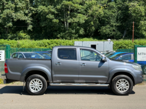2013 Toyota Hilux 3.0 D-4d Invincible Pickup Double Cab 4dr Diesel Manual 4WD Euro 5 (171 Ps) in Grey — image 4