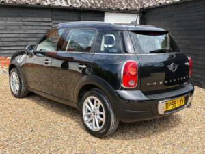 2016 MINI Countryman 2.0 Cooper D Business Edition Auto Euro 5 5dr in Black — image 4
