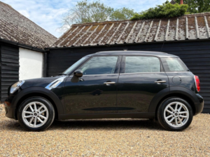 2016 MINI Countryman 2.0 Cooper D Business Edition Auto Euro 5 5dr in Black — image 5